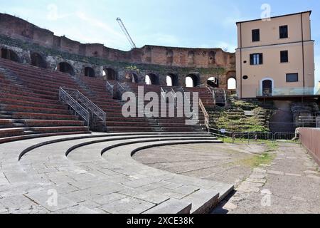 Benevento - Scorcio del Teatro Romano dall'accesso laterale Stock Photo