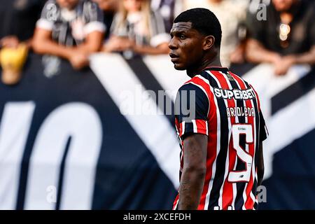 Sao Paulo, Brazil. 16th June, 2024. Match between Corinthians and Sao Paulo 9th round of the 2024 Brazilian Championship, at NeoQuimica Arena, this Sunday afternoon, 16th. Photo: Adriana Spaca/SPP (Adriana Spaca/SPP) Credit: SPP Sport Press Photo. /Alamy Live News Stock Photo