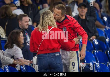 Harry KANE, England 9 Harry Kane's wife Kate, children Ivy (6 ...