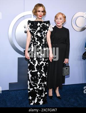 Sarah Paulson Walking On The Red Carpet At The 82nd Annual Golden Globe 