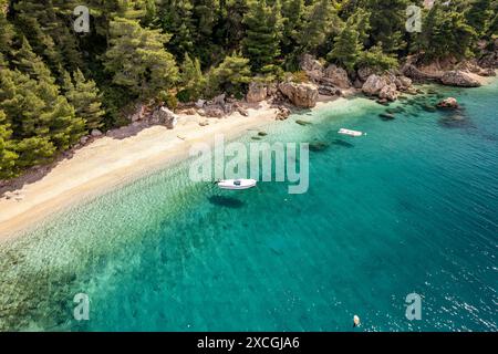 Der Strand Mala Luka zwischen Nemira und Stanici an der Omis Riviera aus der Luft gesehen, Kroatien, Europa |  Aerial view of Mala Luka Beach between Stock Photo