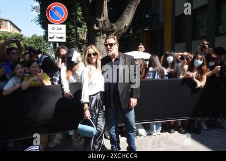 Milan, Italy. 17th June, 2024. Actor RUSSELL CROWE and his wife, Australian singer DANIELLE SPENCER arrive at the GIORGIO ARMANI fashion show, during Milan Fashion Week, Menswear 2025 (Credit Image: © Ervin Shulku/ZUMA Press Wire) EDITORIAL USAGE ONLY! Not for Commercial USAGE! Stock Photo