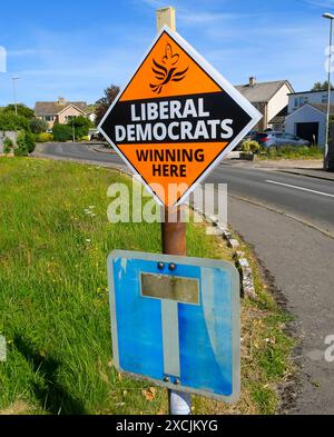 West Bay, Dorset, UK.  17th June 2024.  General Election - A Liberal Democrats “Winning Here” election campaign sign has been unwittingly placed above a dead end road sign at West Bay in Dorset.  A metaphor for their chances of winning the general election?  Picture Credit: Graham Hunt/Alamy Live News Stock Photo