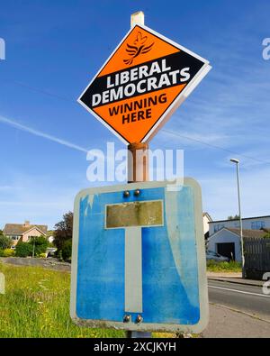 West Bay, Dorset, UK.  17th June 2024.  General Election - A Liberal Democrats “Winning Here” election campaign sign has been unwittingly placed above a dead end road sign at West Bay in Dorset.  A metaphor for their chances of winning the general election?  Picture Credit: Graham Hunt/Alamy Live News Stock Photo