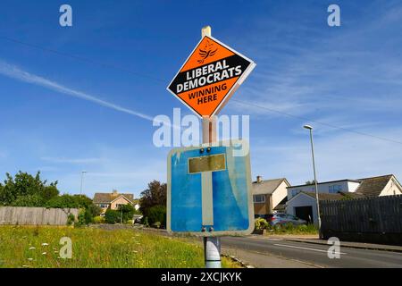 West Bay, Dorset, UK.  17th June 2024.  General Election - A Liberal Democrats “Winning Here” election campaign sign has been unwittingly placed above a dead end road sign at West Bay in Dorset.  A metaphor for their chances of winning the general election?  Picture Credit: Graham Hunt/Alamy Live News Stock Photo