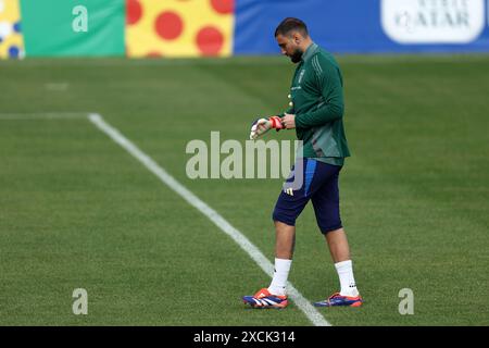 Iserlohn, Germany. 17th June, 2024. Gianluigi Donnarumma of Italy during Italy training session at Hemberg-Stadion on June 17, 2024 in Iserlohn, Germany . Credit: Marco Canoniero/Alamy Live News Stock Photo