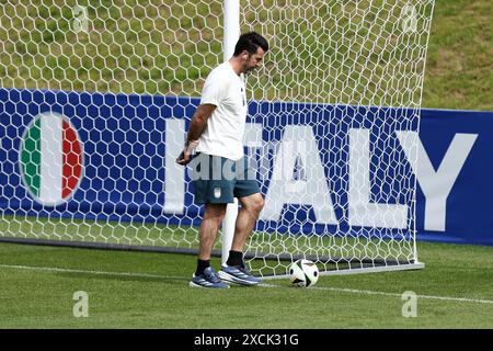 Iserlohn, Germany. 17th June, 2024. Gianluigi Buffon during Italy training session at Hemberg-Stadion on June 17, 2024 in Iserlohn, Germany . Credit: Marco Canoniero/Alamy Live News Stock Photo