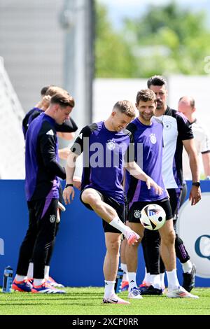 Herzogenaurach, Germany. 18th June, 2024. Soccer, UEFA Euro 2024, European Championship, preliminary round, final training Germany, Germany's Maximilian Mittelstädt and Thomas Müller (r) joking around during training. Credit: Federico Gambarini/dpa/Alamy Live News Stock Photo