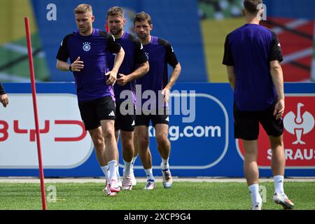 Herzogenaurach, Germany. 18th June, 2024. Soccer, UEFA Euro 2024, European Championship, preliminary round, final training Germany, Germany's Maximilian Mittelstädt (l-r), Niclas Füllkrug and Thomas Müller in action during training. Credit: Federico Gambarini/dpa/Alamy Live News Stock Photo