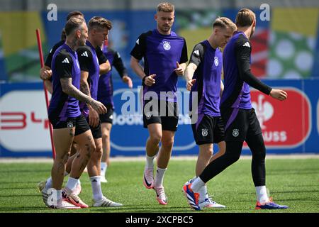 Herzogenaurach, Germany. 18th June, 2024. Soccer, UEFA Euro 2024, European Championship, preliminary round, final training Germany, Germany's Maximilian Mittelstädt (M) in action during training. Credit: Federico Gambarini/dpa/Alamy Live News Stock Photo