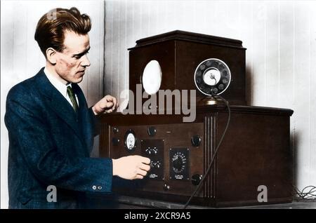 Philo Farnsworth with his television receiver, c. 1927. Philo Taylor Farnsworth (1906-1971) was an American inventor best known for his 1927 invention Stock Photo