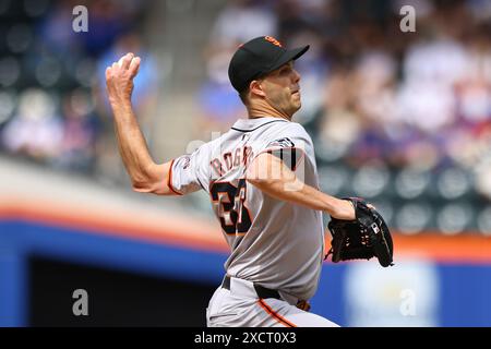 San Francisco Giants pitcher Taylor Rogers #33 throws during the sixth inning of a baseball game against the New York Mets at Citi Field in Corona, N.Y., Saturday, May 25, 2024. (Photo: Gordon Donovan) Stock Photo