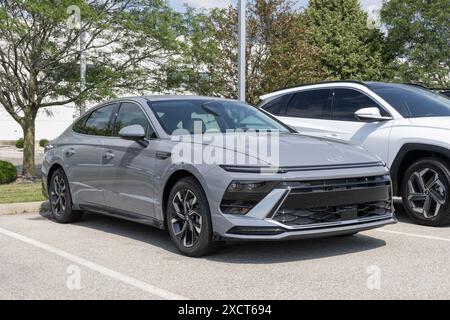 Avon - June 16, 2024: Hyundai Sonata SEL display at a dealership. Hyundai offers the Sonata with a 2.5L GDI THETA III engine. MY:2024 Stock Photo