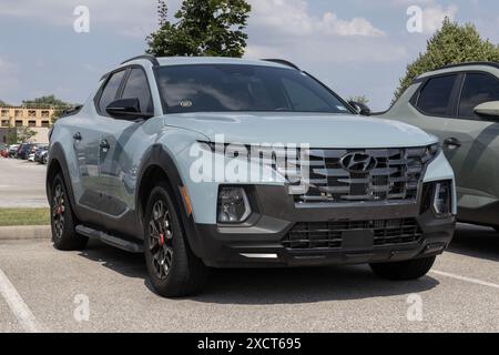 Avon - June 16, 2024: Hyundai Santa Cruz XRT display. Hyundai offers the Santa Cruz with a 2.5L Turbocharged 4-Cylinder engine. MY:2024 Stock Photo