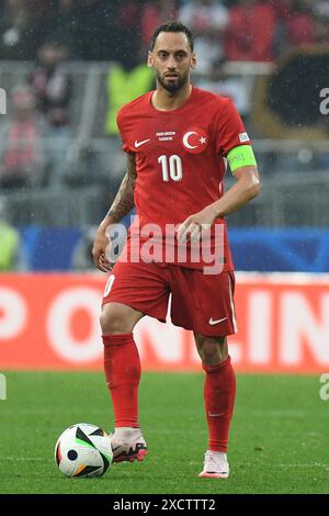 2024 Chrome UEFA Euro Gold /50 Hakan Calhanoglu Çalhanoğlu #67