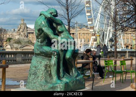 Paris, France, Street Scenes, French Monuments, Place de la Concorde,  Modern Sculpture « the Kiss » Credit: August RODIN Stock Photo