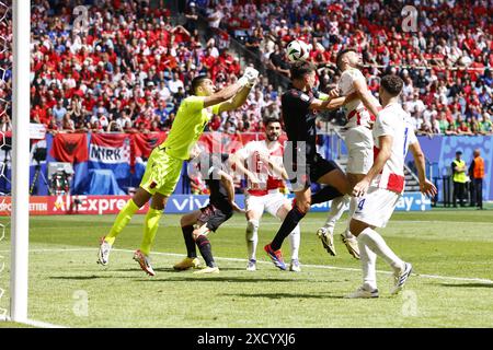 Hamburg, Germany. 19th June, 2024. HAMBURG, Volkspark Stadium, 19-06-2024, European Football Championship Euro2024, Group stage match no.15 between Croatia and Albania, save by Albania goalkeeper Thomas Strakosha Credit: Pro Shots/Alamy Live News Stock Photo