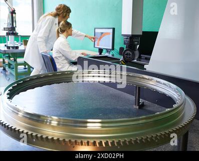 Technicians inspecting aircraft component. Measurement of a piece in CMM. Coordinate Measuring Machine. Innovative Metrology applied. Sariki Metrology Stock Photo