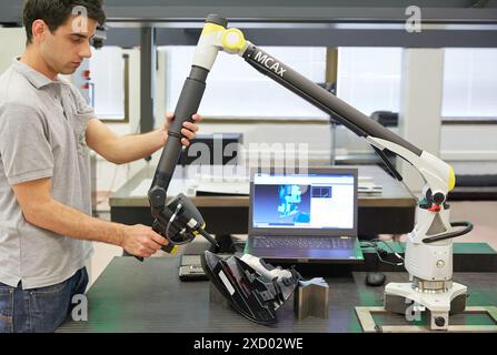 Measuring Service Machine MCAx measuring arm. Coordinate measuring machine portable with escanner ...