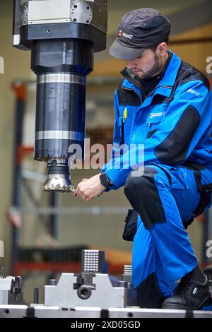 Technician adjusting lathe head with cutting tool, Vertical lathe, Machining Center, CNC, Design, manufacture and installation of machine tools, Gipuz Stock Photo