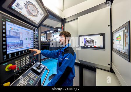 Control cabin, Vertical lathe, Machining Center, CNC, Design, manufacture and installation of machine tools, Gipuzkoa, Basque Country, Spain, Europe Stock Photo