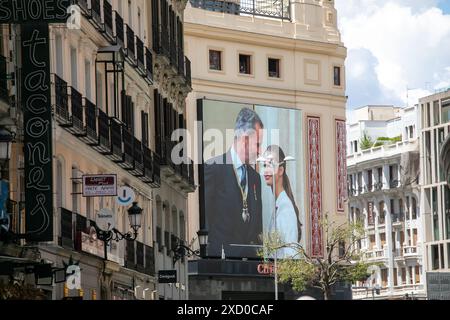 Madrid, Spain. 19th June, 2024.  A portrait of King Felipe VI with his daughter, Princess Leonor, hangs on the facade of the Callao Cinemas in Madrid. Credit: D. Canales Carvajal/Alamy Live News Stock Photo