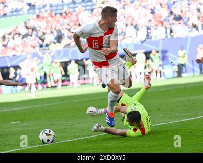 Hamburg, Albania during the UEFA Euro 2024 Group B match between Croatia and Albania in Hamburg. 19th June, 2024. Mario Pasalic (top) of Croatia vies with Thomas Strakosha, goalkeeper of Albania during the UEFA Euro 2024 Group B match between Croatia and Albania in Hamburg, Germany on June 19, 2024. Credit: Xiao Yijiu/Xinhua/Alamy Live News Stock Photo