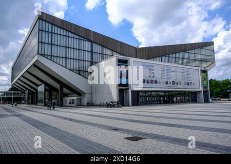 19.06.2024, Essen, Ruhrgebiet, Nordrhein-Westfalen, Deutschland - die Grugahalle in Essen-Rüttenscheid, in der Ende Juni 2024 der Bundesparteitag der AFD stattfinden soll *** 19 06 2024, Essen, Ruhr area, North Rhine-Westphalia, Germany the Grugahalle in Essen Rüttenscheid, where the federal party conference of the AFD is to take place at the end of June 2024 Stock Photo