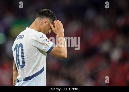 Cologne, Germany. 19th June, 2024. Soccer: European Championship, Scotland - Switzerland, Preliminary round, Group A, Matchday 2, Cologne Stadium, Granit Xhaka of Switzerland reacts. Credit: Rolf Vennenbernd/dpa/Alamy Live News Stock Photo