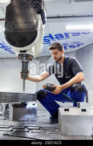Construction of machine tools, machining centre, CNC, Vertical turning and Milling lathe, Metal industry, Gipuzkoa, Basque Country, Spain, Europe. Stock Photo