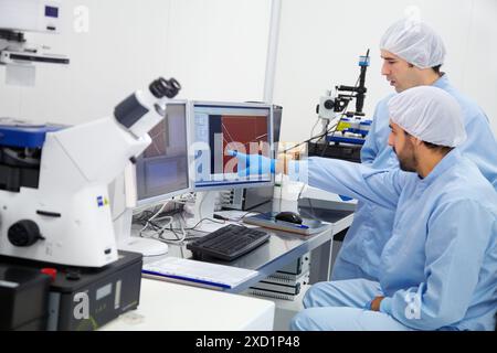 Watching polymeric nano fibers  Atomic force microscope  AFM  In the foreground the Axio Observer, Inverted microscope for fluorescence microscopy  Cl Stock Photo