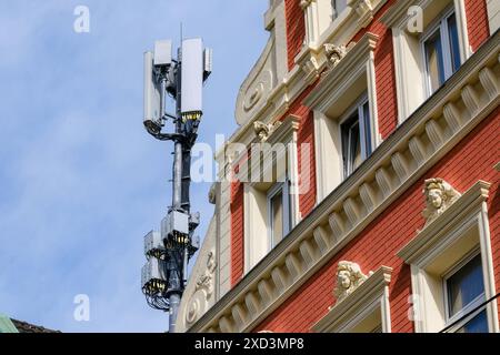 Düsseldorf 20.06.2024 Wohnungen Wohnungsnot Mietswohnung Mieten Mietpreis sozialer Wohnungsbau Immobilien Wohnraummangel Wohnung Baustelle Neubau Mehrfamilienhaus Mietshaus Miete Mietspiegel Mietpreisspiegel Immobilie Wohnungsmangel Baustau Wohnimmobilie Wohnungsimmobilien Mietpreise Altbau Leerstand Baumaterial Baustoffe Ballungsgebiet bezahlbarer Wohnraum CO2-Preis CO2 Bundes-Klimaschutzgesetz Heizen Heizung Klimapaket Mieter Vermieter Mietpreisbremse Klimasteuer Energiewende Büro Büros Homeoffice Home-Office Konjunkturpaket Grundsteuerreform Grundsteuererklärung Wohngeld Wohnungsgeld Wohnun Stock Photo