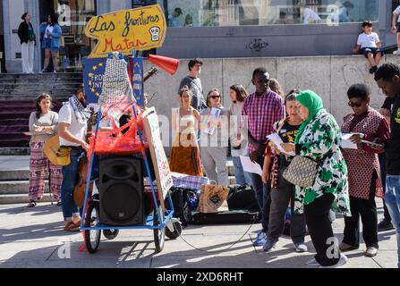 Madrid, Madrid, SPAIN. 20th June, 2024. Protest in front of the Reina Sofia Museum in Madrid in defense of refugees on the occasion of World Refugee Day with the motto: ''In front of the Europe that expels' (Credit Image: © Richard Zubelzu/ZUMA Press Wire) EDITORIAL USAGE ONLY! Not for Commercial USAGE! Stock Photo