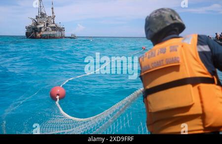 (240621) -- SANSHA, June 21, 2024 (Xinhua) -- Law enforcers of China Coast Guard take back the fishing nets deployed by Philippine personnel near the illegally grounded Philippine navy transport ship in China's Ren'ai Jiao and the surrounding territorial sea, June 10, 2024. Recently, in China's Ren'ai Jiao and the surrounding territorial sea, personnel from the illegally grounded Philippine navy transport ship repeatedly damaged Chinese fishermen's nets and deployed the illegally obtained fishing nets to the nearby waters of their ship to obstruct the law enforcement of China Coast Guard (CCG) Stock Photo