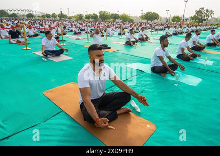 Ahmedabad, Gujarat, India: June 21, 2024, International Yoga Day is being celebrated today. June 21st was declared as World Yoga Day to spread awareness about yoga worldwide. Today, on June 21, 2024, thousands of residents of Ahmedabad enthusiastically participated in the celebration of World Yoga Day at the 10th International Yoga Day in 2024. Since 2014, International Yoga Day has been observed every year on June 21 at Ahmedabad's Sabarmati riverfront. (Credit Image: © Saurabh Sirohiya/ZUMA Press Wire) EDITORIAL USAGE ONLY! Not for Commercial USAGE! Stock Photo