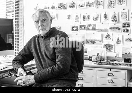 Portrait of artist David Gentleman at home in Camden, London, UK Stock Photo