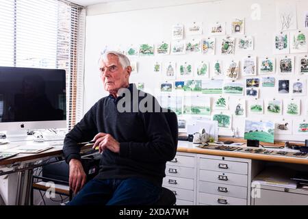 Artist David Gentleman in his studio, Camden, London, UK Stock Photo