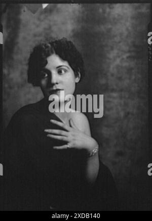 Ramsey, Amy, Miss, portrait photograph. Genthe photograph collection