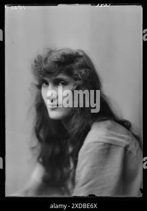 Bradley, Ruth, Miss, portrait photograph. Genthe photograph collection. Stock Photo