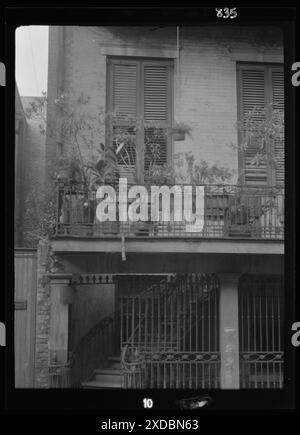 Victor David House (Le Petit Salon), 620 St. Peter Street, New Orleans , Oleander balcony, New Orleans. Genthe photograph collection. Stock Photo