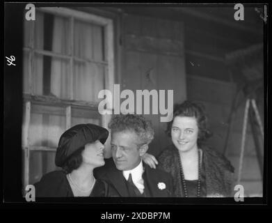 Arnold Genthe with two women friends on the porch of his bungalow in Long Beach, New York. Genthe photograph collection. Stock Photo