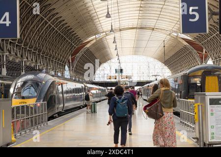 London, UK, 121st June 2024. UK Weather: City workers at the financial district enjoy the warm weather in the summer afternoon, starting their mini-heatwave weekend. Summer sun beam through the glass roof on to platforms. London England.  Credit: Xiu Bao/Alamy Live News Stock Photo