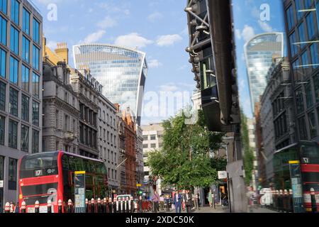 London, UK, 121st June 2024. UK Weather: City workers at the financial district enjoy the warm weather in the summer afternoon, starting their mini-heatwave weekend, London England.  Credit: Xiu Bao/Alamy Live News Stock Photo