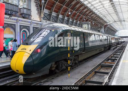 London, UK, 121st June 2024. UK Weather: London workers boarding their GWR train during a warm summer weather in the afternoon, starting their mini-heatwave weekend, London England.  Credit: Xiu Bao/Alamy Live News Stock Photo