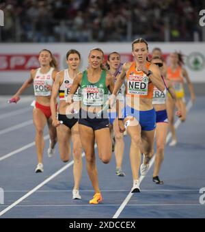 Femke Bol of the Netherlands and Sharlene Mawdsley of Ireland competing in the women’s 4x400m relay final at the European Athletics Championships, Sta Stock Photo