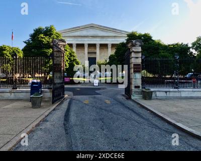 The main gate frames Founders Hall at Girard College, a boarding school for elementary and secondary students in Philadelphia. Stock Photo