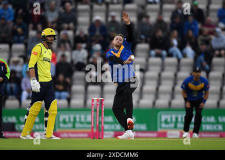 Southampton, UK. 21 June 2024.Ollie Robinson of Sussex Sharks bowling  during the Vitality Blast match between Hampshire Hawks and Sussex Sharks at Utilita Bowl. Credit:Dave Vokes/Alamy Live News Stock Photo