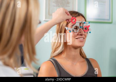 Precision eye examination using a visual chart in ophthalmology ...