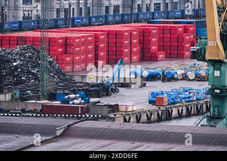 St. Petersburg, Russia. 18th June, 2024. Sea containers on the territory of the Northern Shipyard in St. Petersburg. (Credit Image: © Artem Priakhin/SOPA Images via ZUMA Press Wire) EDITORIAL USAGE ONLY! Not for Commercial USAGE! Stock Photo