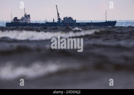 St. Petersburg, Russia. 18th June, 2024. A ship sails in the Gulf of Finland in the evening in St. Petersburg. Credit: SOPA Images Limited/Alamy Live News Stock Photo